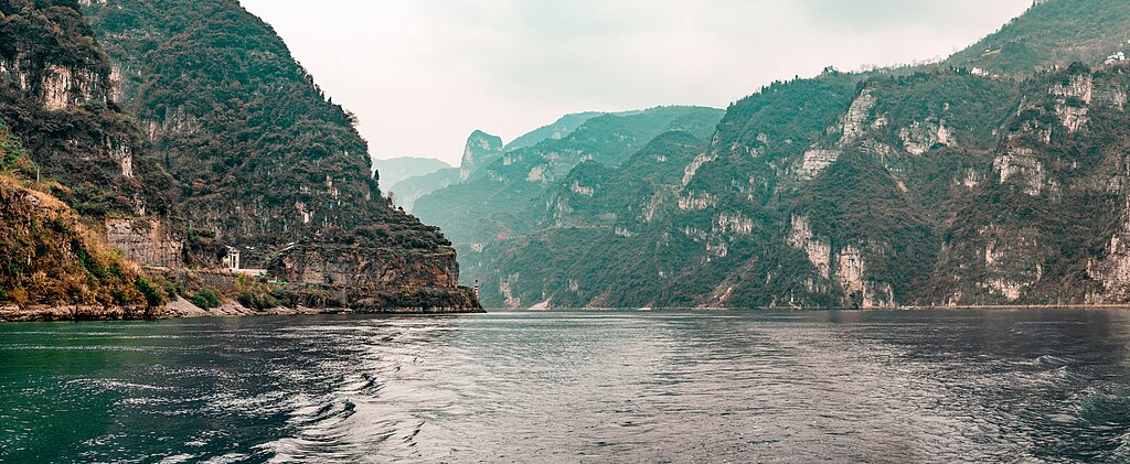 La ville de Yichang, mêlant harmonieusement nature et vie urbaine, a partagé une série de vidéos intitulée « Wilderness Explorations »