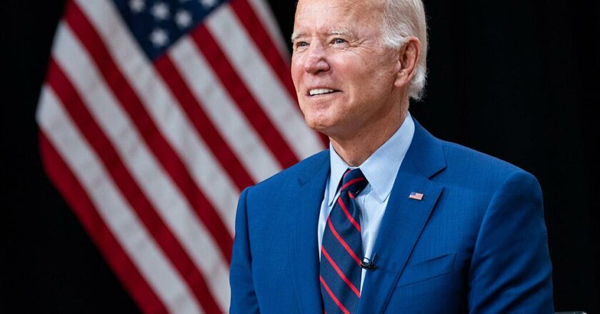 Joe Biden a révoqué 8 licences du géant chinois Huawei en 2024